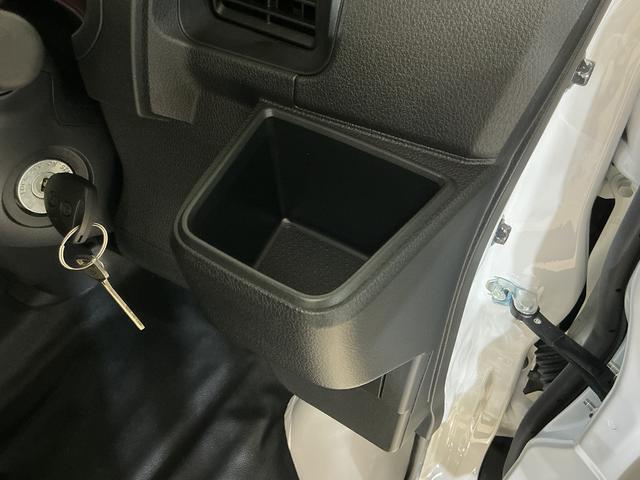 ハイゼットカーゴＤＸ　届出済み未使用車　電子制御式４ＷＤ　ＣＶＴ車　ラジオ届出済み未使用車　電子制御式４ＷＤ　ＣＶＴ車　ラジオデッキ　コーナーセンサー　オートハイビーム　キーレスエントリー　オートライト　スペアキー有り　スマートアシスト　アイドリングストップ　横滑り防止装置（京都府）の中古車