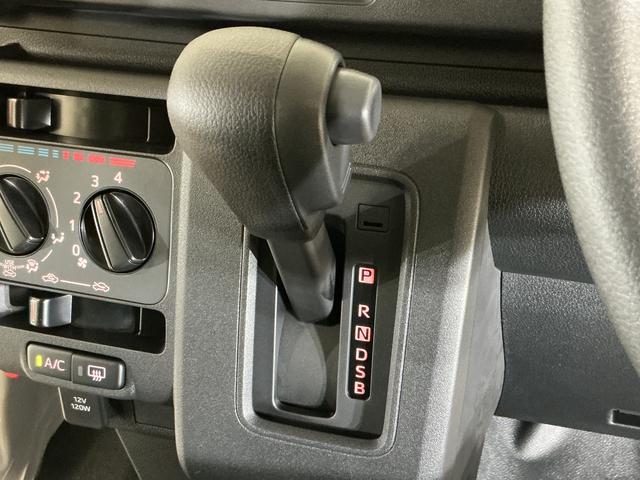 ハイゼットカーゴＤＸ　届出済み未使用車　電子制御式４ＷＤ　ＣＶＴ車　ラジオ届出済み未使用車　電子制御式４ＷＤ　ＣＶＴ車　ラジオデッキ　コーナーセンサー　オートハイビーム　キーレスエントリー　オートライト　スペアキー有り　スマートアシスト　アイドリングストップ　横滑り防止装置（京都府）の中古車