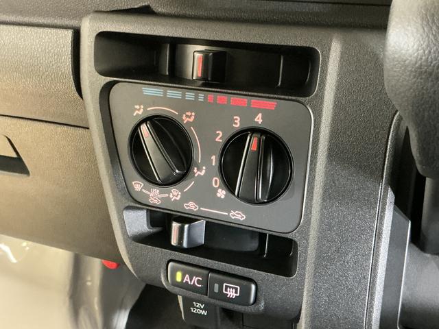 ハイゼットカーゴＤＸ　届出済み未使用車　電子制御式４ＷＤ　ＣＶＴ車　ラジオ届出済み未使用車　電子制御式４ＷＤ　ＣＶＴ車　ラジオデッキ　コーナーセンサー　オートハイビーム　キーレスエントリー　オートライト　スペアキー有り　スマートアシスト　アイドリングストップ　横滑り防止装置（京都府）の中古車