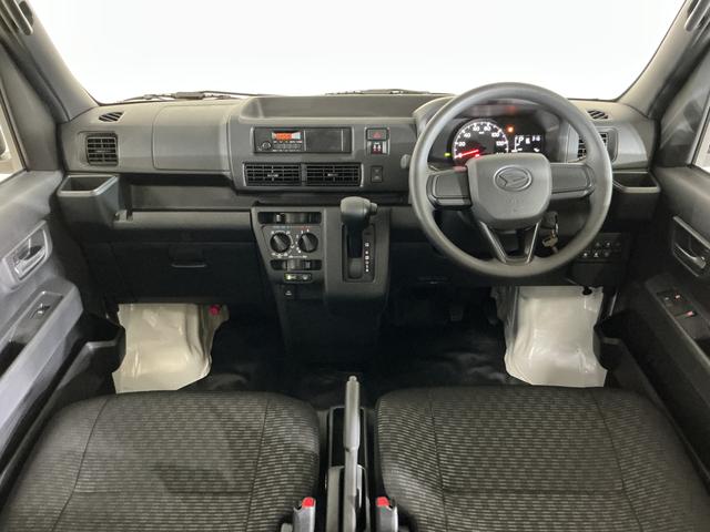 ハイゼットカーゴ 中古車 ＤＸ　届出済未使用車　４ＷＤ　スマートアシスト　キーレス届出済未使用車　４ＷＤ　スマートアシスト　キーレスリモコン　スチールホイール　マニュアルエアコン　フロントパワーウインド　コーナーセンサー　オートライト　ＡＭ／ＦＭチューナー　オートハイビーム　ＡＢＳ