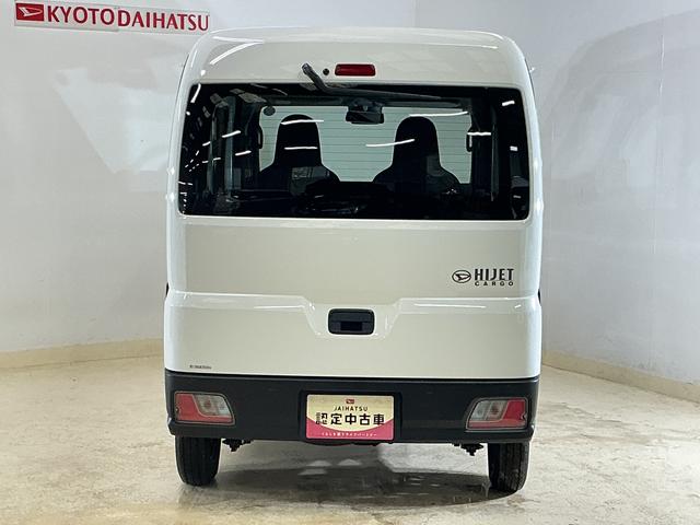 ハイゼットカーゴＤＸ　届出済未使用車　４ＷＤ　スマートアシスト　キーレス届出済未使用車　４ＷＤ　スマートアシスト　キーレスリモコン　スチールホイール　マニュアルエアコン　フロントパワーウインド　コーナーセンサー　オートライト　ＡＭ／ＦＭチューナー　オートハイビーム　ＡＢＳ（京都府）の中古車