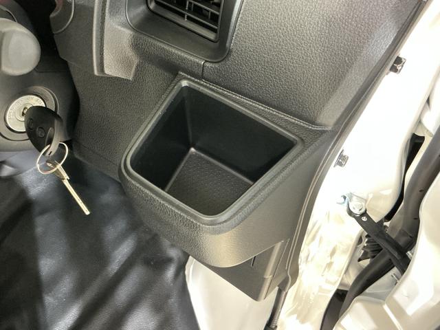 ハイゼットカーゴＤＸ　届出済未使用車　４ＷＤ　スマートアシスト　キーレス届出済未使用車　４ＷＤ　スマートアシスト　キーレスリモコン　スチールホイール　マニュアルエアコン　フロントパワーウインド　コーナーセンサー　オートライト　ＡＭ／ＦＭチューナー　オートハイビーム　ＡＢＳ（京都府）の中古車