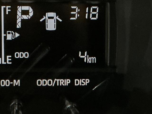 ハイゼットカーゴＤＸ　届出済未使用車　４ＷＤ　スマートアシスト　キーレス届出済未使用車　４ＷＤ　スマートアシスト　キーレスリモコン　スチールホイール　マニュアルエアコン　フロントパワーウインド　コーナーセンサー　オートライト　ＡＭ／ＦＭチューナー　オートハイビーム　ＡＢＳ（京都府）の中古車