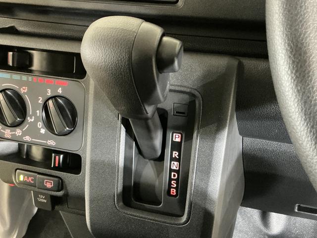ハイゼットカーゴＤＸ　届出済未使用車　４ＷＤ　スマートアシスト　キーレス届出済未使用車　４ＷＤ　スマートアシスト　キーレスリモコン　スチールホイール　マニュアルエアコン　フロントパワーウインド　コーナーセンサー　オートライト　ＡＭ／ＦＭチューナー　オートハイビーム　ＡＢＳ（京都府）の中古車