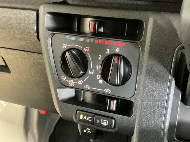 ハイゼットカーゴＤＸ　届出済未使用車　４ＷＤ　スマートアシスト　キーレス届出済未使用車　４ＷＤ　スマートアシスト　キーレスリモコン　スチールホイール　マニュアルエアコン　フロントパワーウインド　コーナーセンサー　オートライト　ＡＭ／ＦＭチューナー　オートハイビーム　ＡＢＳ（京都府）の中古車