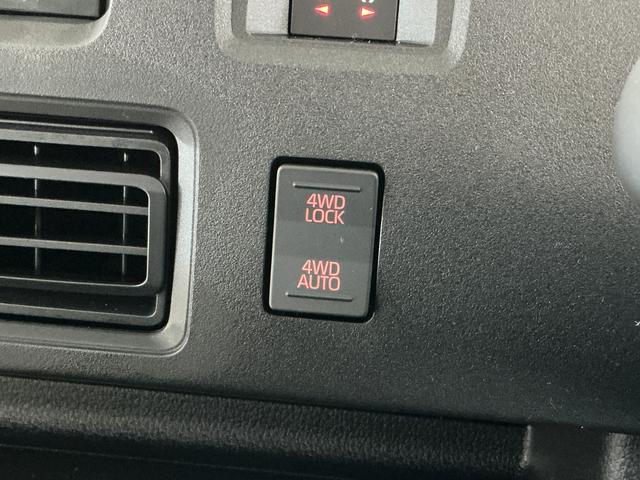 ハイゼットカーゴDX 届出済み未使用車 電子制御式4WD CVT車 ラジオ届出済み未使用車 電子制御式4WD CVT車 ラジオデッキ コーナーセンサー オートハイビーム オートライト キーレスエントリー スペアキー有り 横滑り防止装置 スマートアシスト アイドリングストップ(京都府)の中古車