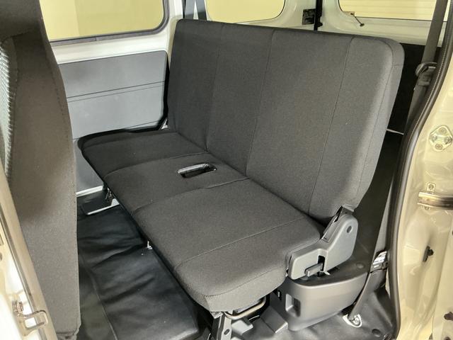 ハイゼットカーゴDX 届出済み未使用車 電子制御式4WD CVT車 ラジオ届出済み未使用車 電子制御式4WD CVT車 ラジオデッキ コーナーセンサー オートハイビーム オートライト キーレスエントリー スペアキー有り 横滑り防止装置 スマートアシスト アイドリングストップ(京都府)の中古車