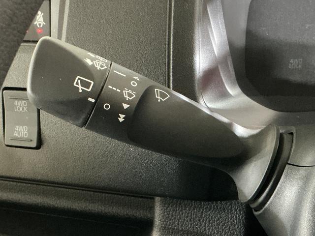ハイゼットカーゴDX 届出済み未使用車 電子制御式4WD CVT車 ラジオ届出済み未使用車 電子制御式4WD CVT車 ラジオデッキ コーナーセンサー オートハイビーム オートライト キーレスエントリー スペアキー有り 横滑り防止装置 スマートアシスト アイドリングストップ(京都府)の中古車