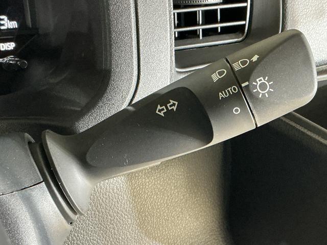 ハイゼットカーゴDX 届出済み未使用車 電子制御式4WD CVT車 ラジオ届出済み未使用車 電子制御式4WD CVT車 ラジオデッキ コーナーセンサー オートハイビーム オートライト キーレスエントリー スペアキー有り 横滑り防止装置 スマートアシスト アイドリングストップ(京都府)の中古車