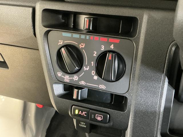 ハイゼットカーゴDX 届出済み未使用車 電子制御式4WD CVT車 ラジオ届出済み未使用車 電子制御式4WD CVT車 ラジオデッキ コーナーセンサー オートハイビーム オートライト キーレスエントリー スペアキー有り 横滑り防止装置 スマートアシスト アイドリングストップ(京都府)の中古車
