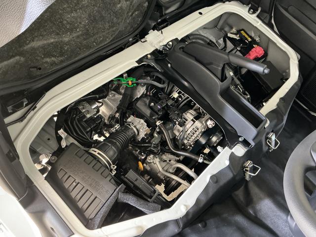 ハイゼットカーゴDX 届出済み未使用車 電子制御式4WD CVT車 ラジオ届出済み未使用車 電子制御式4WD CVT車 ラジオデッキ コーナーセンサー オートハイビーム オートライト キーレスエントリー スペアキー有り 横滑り防止装置 スマートアシスト アイドリングストップ(京都府)の中古車