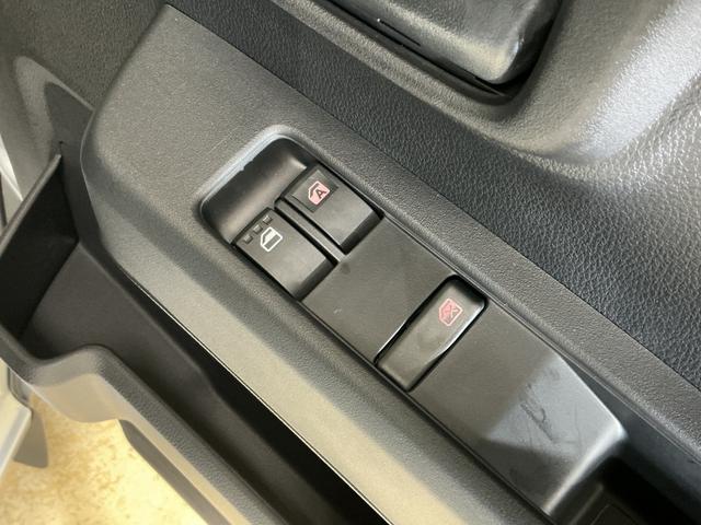 ハイゼットカーゴＤＸ　届出済み未使用車　ＣＶＴ車　ラジオ　コーナーセンサー届出済み未使用車　ＣＶＴ車　ラジオデッキ　コーナーセンサー　オートハイビーム　キーレスエントリー　スペアキー有り　オートライト　スマアシ　アイドリングストップ　横滑り防止装置　１２Ｖ電源ソケット（京都府）の中古車