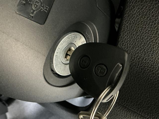 ハイゼットカーゴＤＸ　届出済み未使用車　ＣＶＴ車　ラジオ　コーナーセンサー届出済み未使用車　ＣＶＴ車　ラジオデッキ　コーナーセンサー　オートハイビーム　キーレスエントリー　スペアキー有り　オートライト　スマアシ　アイドリングストップ　横滑り防止装置　１２Ｖ電源ソケット（京都府）の中古車