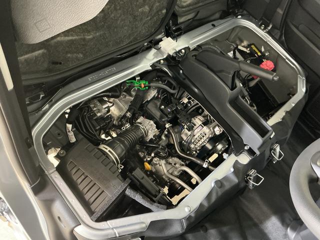 ハイゼットカーゴＤＸ　届出済み未使用車　ＣＶＴ車　ラジオ　コーナーセンサー届出済み未使用車　ＣＶＴ車　ラジオデッキ　コーナーセンサー　オートハイビーム　キーレスエントリー　スペアキー有り　オートライト　スマアシ　アイドリングストップ　横滑り防止装置　１２Ｖ電源ソケット（京都府）の中古車