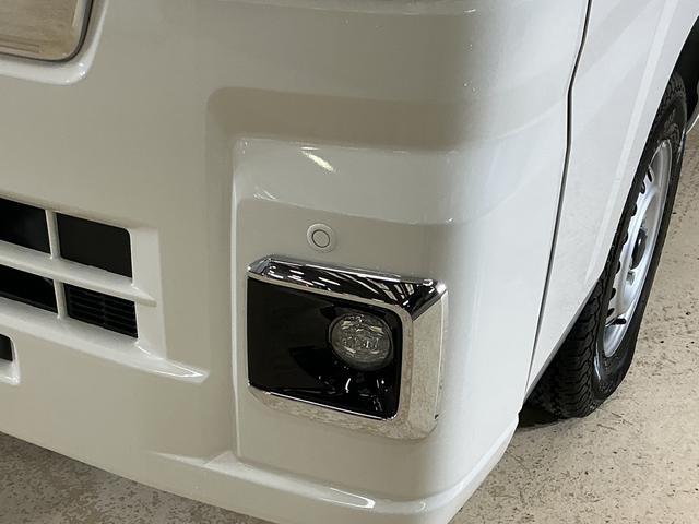 ハイゼットトラックジャンボエクストラ 電子制御式4WD CVT車 デモカー電子制御式4WD CVT デモカー 禁煙車 荷台作業灯 3方開 コーナーセンサー オートハイビーム LEDヘッドライト フォグライト プッシュスタート スマートキー 電動格納ドアミラー オートライト(京都府)の中古車
