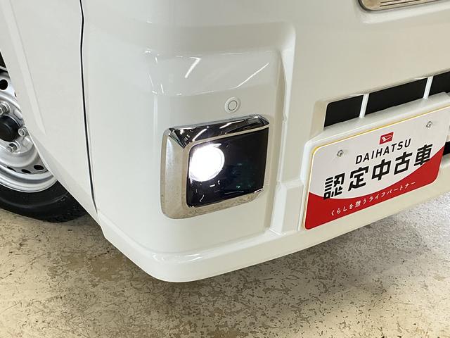 ハイゼットトラックジャンボエクストラ 電子制御式4WD CVT車 デモカー電子制御式4WD CVT デモカー 禁煙車 荷台作業灯 3方開 コーナーセンサー オートハイビーム LEDヘッドライト フォグライト プッシュスタート スマートキー 電動格納ドアミラー オートライト(京都府)の中古車