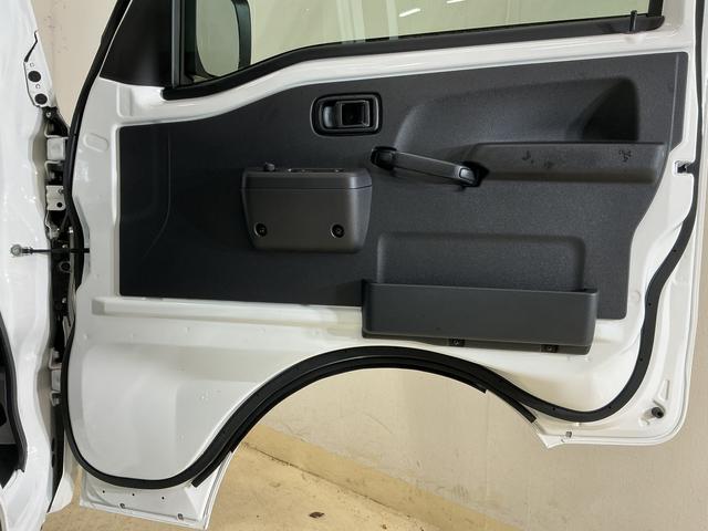 ハイゼットトラックジャンボエクストラ 電子制御式4WD CVT車 デモカー電子制御式4WD CVT デモカー 禁煙車 荷台作業灯 3方開 コーナーセンサー オートハイビーム LEDヘッドライト フォグライト プッシュスタート スマートキー 電動格納ドアミラー オートライト(京都府)の中古車