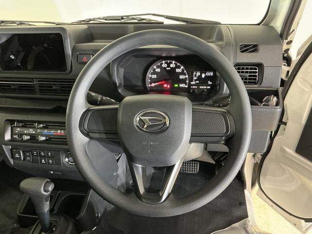 ハイゼットトラックジャンボエクストラ 電子制御式4WD CVT車 デモカー電子制御式4WD CVT デモカー 禁煙車 荷台作業灯 3方開 コーナーセンサー オートハイビーム LEDヘッドライト フォグライト プッシュスタート スマートキー 電動格納ドアミラー オートライト(京都府)の中古車