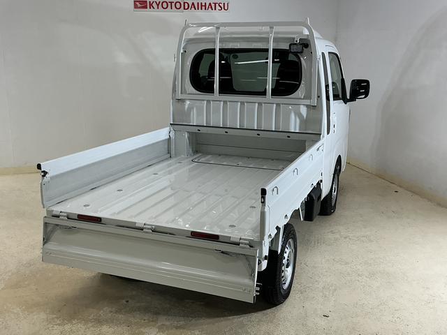 ハイゼットトラックジャンボエクストラ 電子制御式4WD CVT車 デモカー電子制御式4WD CVT デモカー 禁煙車 荷台作業灯 3方開 コーナーセンサー オートハイビーム LEDヘッドライト フォグライト プッシュスタート スマートキー 電動格納ドアミラー オートライト(京都府)の中古車