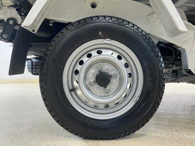 ハイゼットトラックジャンボエクストラ 電子制御式4WD CVT車 デモカー電子制御式4WD CVT デモカー 禁煙車 荷台作業灯 3方開 コーナーセンサー オートハイビーム LEDヘッドライト フォグライト プッシュスタート スマートキー 電動格納ドアミラー オートライト(京都府)の中古車