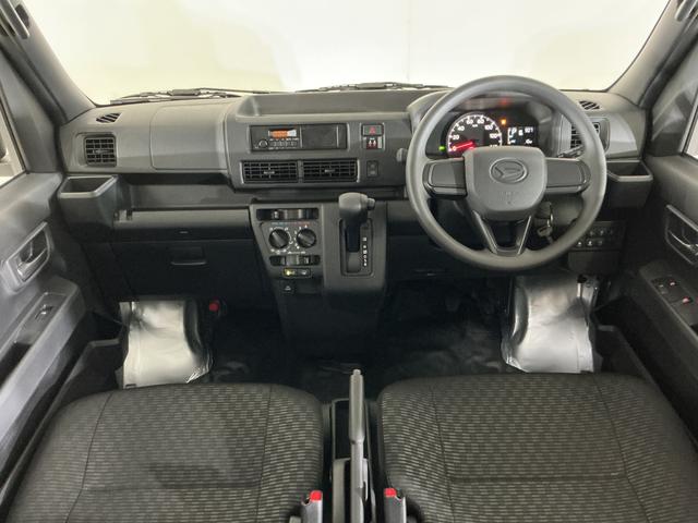 ハイゼットカーゴDX デラックス 4WD 届出済未使用車 スマートアシスト届出済未使用車 4WD スマートアシスト キーレスリモコン マニュアルエアコン スチールホイール 両側リヤスライドドア AM/FMチューナー オートライト オートハイビーム コーナーセンサー ABS(京都府)の中古車