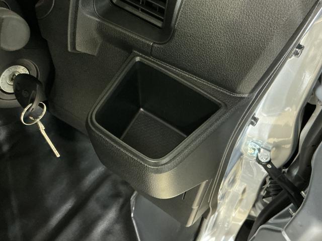 ハイゼットカーゴDX デラックス 4WD 届出済未使用車 スマートアシスト届出済未使用車 4WD スマートアシスト キーレスリモコン マニュアルエアコン スチールホイール 両側リヤスライドドア AM/FMチューナー オートライト オートハイビーム コーナーセンサー ABS(京都府)の中古車