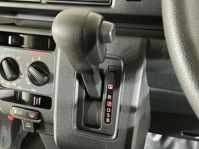 ハイゼットカーゴDX デラックス 4WD 届出済未使用車 スマートアシスト届出済未使用車 4WD スマートアシスト キーレスリモコン マニュアルエアコン スチールホイール 両側リヤスライドドア AM/FMチューナー オートライト オートハイビーム コーナーセンサー ABS(京都府)の中古車