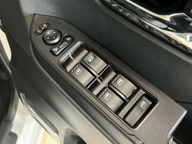 タントカスタムＸリミテッド　届出済未使用車　ディスプレイオーディオ届出済未使用車　９インチディスプレイオーディオ　フルセグチューナー　ブルートゥース対応　バックカメラ　スマートアシスト　両側リヤパワースライドドア　アダプティブクルーズコントロール　ＬＥＤヘッドライト（京都府）の中古車