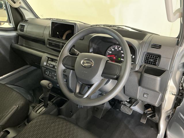 ハイゼットトラック 中古車 ジャンボエクストラ　電子制御式４ＷＤ　デモカー　禁煙車電子制御式４ＷＤ　デモカー　禁煙車　３方開　荷台作業灯　スーパーデフロック　コーナーセンサー　オートハイビーム　スマートキー　プッシュスタート　フォグライト　ＬＥＤヘッドライト　オートライト　スマアシ