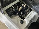５速ＭＴ車　４ＷＤ　ラジオデッキ　３方開　ドアバイザー　スペアキー有り　ヘッドライトレベライザー　マニュアルエアコン　１２Ｖ電源ソケット　スペアタイヤ　ラバーマット（京都府）の中古車