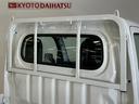 ラジオデッキ　４ＷＤ　３方開　前後コーナーセンサー　オートマチックハイビーム　オートライト　横滑り防止装置　アイドリングストップ　スペアキー有り　スマアシ　マニュアルエアコン　ヘッドライトレベライザー（京都府）の中古車