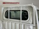切替式４ＷＤ　ラジオデッキ　３方開　前後コーナーセンサー　オートライト　スペアキー有り　アイドリングストップ　横滑り防止装置　スマアシ　マニュアルエアコン　１２Ｖ電源ソケット　ヘッドライトレベライザー（京都府）の中古車