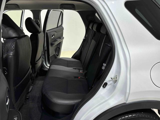 ロッキープレミアムＧ　ＨＥＶＬＥＤヘッドランプ・フォグランプ　全車速追従機能付アダプティブクルーズコントロール　レーンキープコントロール　ブラインドスポットモニター　１７インチアルミホイール　シートヒーター（広島県）の中古車