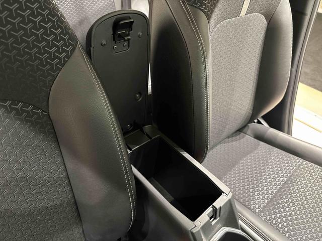 ロッキープレミアムＧ　ＨＥＶ　ハイブリッド　電動パーキング　スマアシパノラマモニター対応純正ナビ装着用アップグレードパック　運転席・助手席シートヒーター　本革巻ステアリングホイール　ＬＥＤフットイルミネーション　電動パーキングブレーキブレーキ　キーフリーシステム（広島県）の中古車