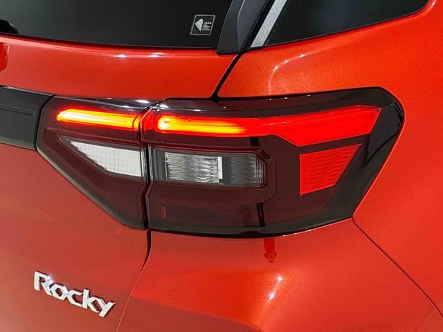 ロッキープレミアムＧ　ＨＥＶ　ハイブリッド　電動パーキング　スマアシパノラマモニター対応純正ナビ装着用アップグレードパック　運転席・助手席シートヒーター　本革巻ステアリングホイール　ＬＥＤフットイルミネーション　電動パーキングブレーキブレーキ　キーフリーシステム（広島県）の中古車