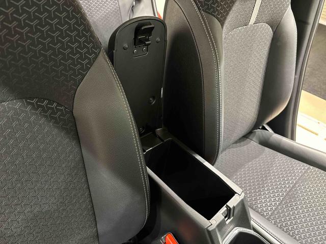 ロッキープレミアムＧ　ＨＥＶＬＥＤヘッドランプ・フォグランプ　全車速追従機能付アダプティブクルーズコントロール　レーンキープコントロール　ブラインドスポットモニター　１７インチアルミホイール　シートヒーター（広島県）の中古車