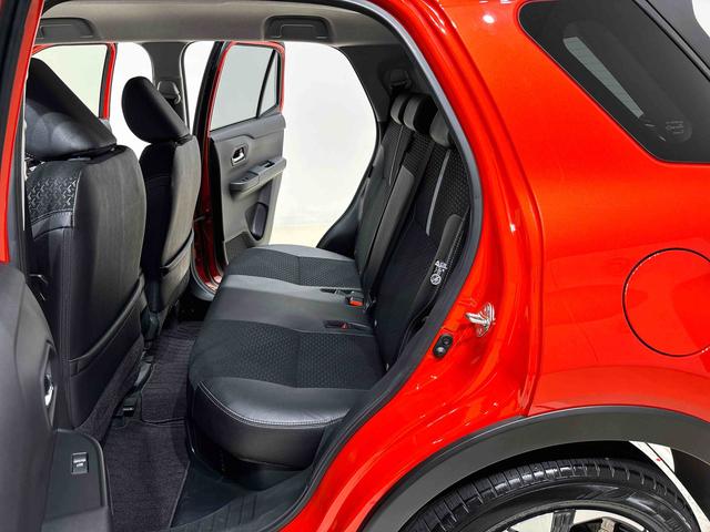 ロッキープレミアムＧ　ＨＥＶＬＥＤヘッドランプ・フォグランプ　全車速追従機能付アダプティブクルーズコントロール　レーンキープコントロール　ブラインドスポットモニター　１７インチアルミホイール　シートヒーター（広島県）の中古車