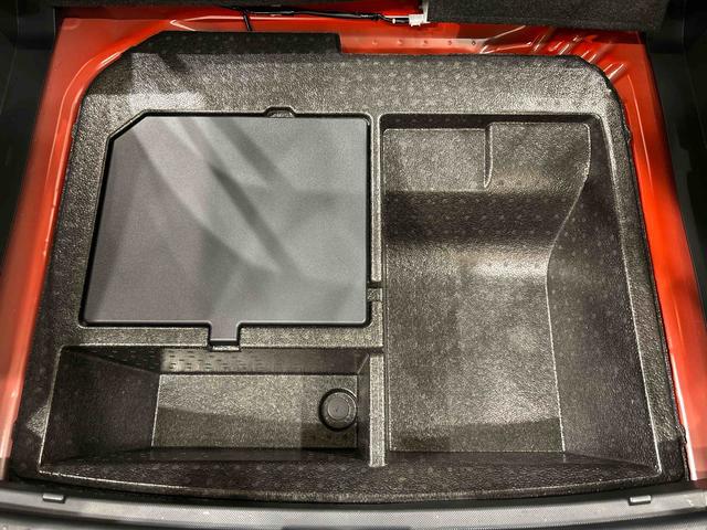 ロッキープレミアムＧ　ＨＥＶＬＥＤヘッドランプ・フォグランプ　全車速追従機能付アダプティブクルーズコントロール　レーンキープコントロール　ブラインドスポットモニター　１７インチアルミホイール　シートヒーター（広島県）の中古車