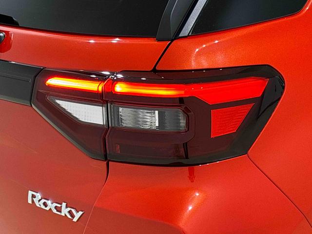 ロッキープレミアムＧ　ＨＥＶＬＥＤヘッドランプ・フォグランプ　全車速追従機能付アダプティブクルーズコントロール　レーンキープコントロール　ブラインドスポットモニター　１７インチアルミホイール　シートヒーター（広島県）の中古車