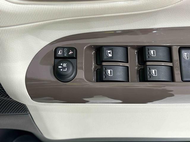 ムーヴキャンバスＸメイクアップリミテッド　ＳＡIII　ナビ　ＥＴＣハロゲンヘッドランプ　ＬＥＤフォグランプ　置き楽ボックス　オートライト　プッシュボタンスタート　セキュリティアラーム　パノラマモニター対応カメラ　両側パワースライドドア（広島県）の中古車