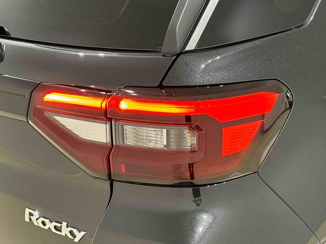 ロッキープレミアムＧＬＥＤヘッドランプ・フォグランプ　全車速追従機能付アダプティブクルーズコントロール　レーンキープコントロール　１７インチアルミホイール　シートヒーター　プッシュボタンスタート（広島県）の中古車