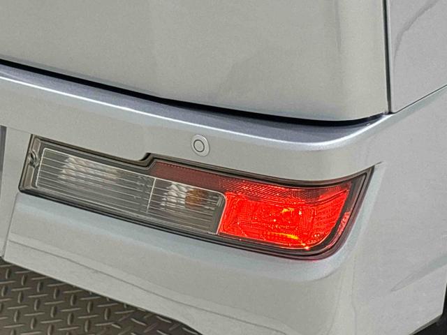 ハイゼットカーゴデラックスＳＡIII　ナビ　バックカメラ　ＥＴＣ車載器ＬＥＤヘッドランプ　トップシェイドガラス　荷室ランプ　コーナーセンサー　ＡＭ・ＦＭラジオ　テンパータイヤ　マニュアルエアコン（広島県）の中古車