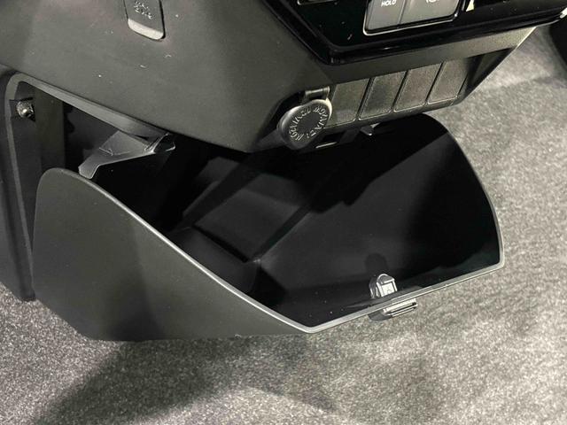 トールカスタムＧ　電動パーキングブレーキＬＥＤヘッドランプ・フォグランプ　　アルミホイール　オートライト　プッシュボタンスタート　クルーズコントロール　　コーナーセンサー　パワースライドドア　キーフリーシステム（広島県）の中古車