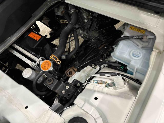 ハイゼットトラックスタンダード　　エアコン　パワーステアリング　ＡＢＳ３方開リヤゲート　マルチユーティリティフック　ＡＭＦＭラジオ　スペアタイヤ　サンバイザー　バッテリーカバー　スチールホイール　マニュアルレベリング機能付ハロゲンヘッドランプ（広島県）の中古車