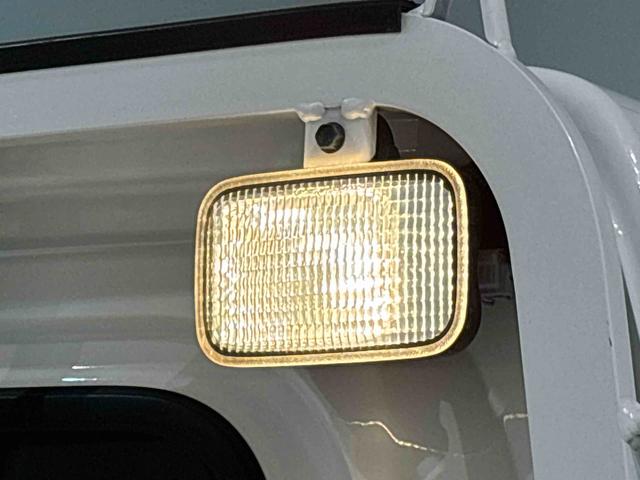 ハイゼットトラックエクストラハロゲンヘッドランプ　トップシェイドガラス　格納式テールゲートチェーン　ＬＥＤフォグランプ　　大型荷台作業灯　運転席バニティミラー　サビ長期保証　キーレスエントリー（広島県）の中古車