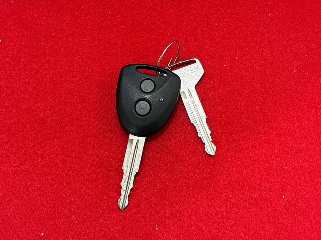 ハイゼットトラックエクストラハロゲンヘッドランプ　トップシェイドガラス　格納式テールゲートチェーン　ＬＥＤフォグランプ　　大型荷台作業灯　運転席バニティミラー　サビ長期保証　キーレスエントリー（広島県）の中古車