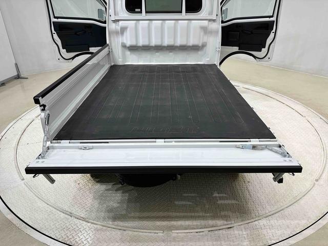 ハイゼットトラックエクストラＳＡIIIｔ　ナビ　バックカメラ　ドラレコＬＥＤヘッドランプ　ＬＥＤフォグランプ　トップシェイドガラス　大型荷台作業灯　運転席ＳＲＳエアバック　パワーウインドウ　キーレスエントリー　パワードアロック　バックソナー　ＶＳＣ＆ＴＲＣ（広島県）の中古車