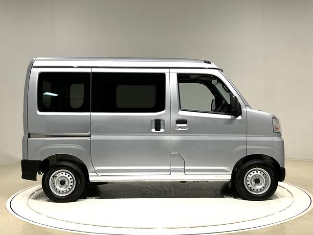 ハイゼットカーゴＤＸ　２ＷＤ　ＣＶＴ　ＡＭ／ＦＭラジオ　前後コーナーセンサーアイドリングストップ　キーレスエントリーシステム　ＡＭ／ＦＭラジオ　オートライト搭載　ハロゲンヘッドライト　リアワイパー　マニュアルエアコン　　運転席助手席パワーウィンドウ　衝突回避支援システム搭載（広島県）の中古車