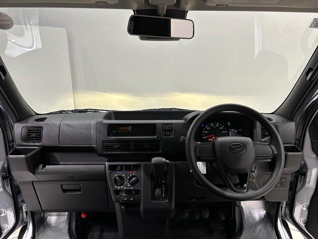 ハイゼットカーゴＤＸ　２ＷＤ　ＣＶＴ　ＡＭ／ＦＭラジオ　前後コーナーセンサーアイドリングストップ　キーレスエントリーシステム　ＡＭ／ＦＭラジオ　オートライト搭載　ハロゲンヘッドライト　リアワイパー　マニュアルエアコン　　運転席助手席パワーウィンドウ　衝突回避支援システム搭載（広島県）の中古車