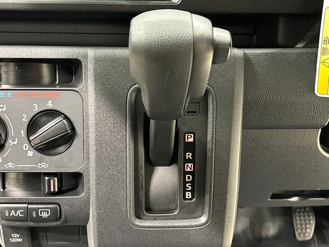 ハイゼットカーゴＤＸ　２ＷＤ　ＣＶＴ　ＡＭ／ＦＭラジオ　前後コーナーセンサーアイドリングストップ　キーレスエントリーシステム　ＡＭ／ＦＭラジオ　オートライト搭載　ハロゲンヘッドライト　リアワイパー　マニュアルエアコン　　運転席助手席パワーウィンドウ　衝突回避支援システム搭載（広島県）の中古車